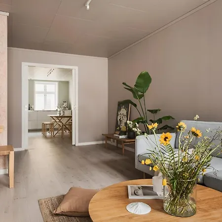 Spacious 5-bed With Patio In Nordnes Lejlighed