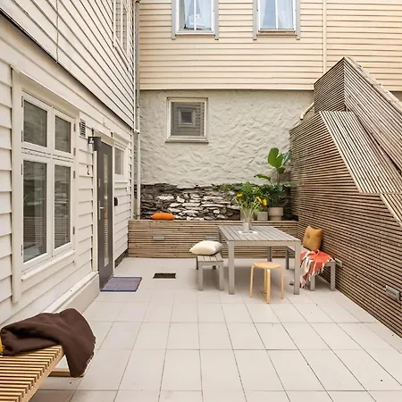 Apartment Spacious 5-bed With Patio In Nordnes Bergen